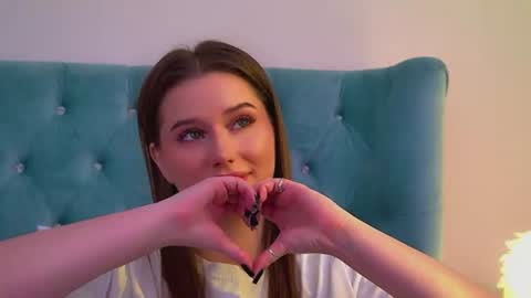 Snapshot of dianabecker chatting on 07.16.26 Diana online show from 07.16.26