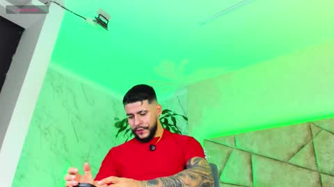 Snapshot of dickgriffith chatting on 10.28.25 Dick Griffith online show from 10.28.25