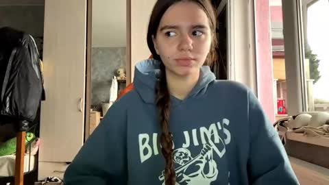 Snapshot of diedraringen chatting on 12.02.25 Leila online show from 12.02.25