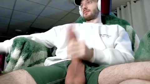 Snapshot of digbicknik chatting on 09.22.25 digbicknik online show from 09.22.25