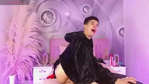 dilan_femboy_ online show from 07.04.26
