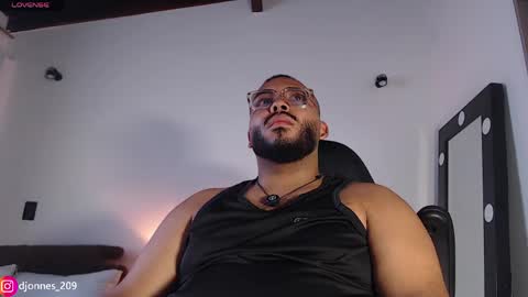 Snapshot of dilanjonnes chatting on 04.29.26 DilanJonnes online show from 04.29.26