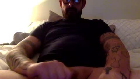 Snapshot of dilfmeat chatting on 11.10.25 dilfmeat online show from 11.10.25