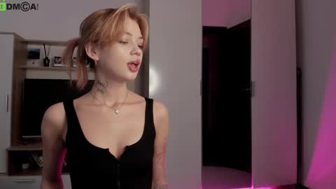 Snapshot of din_star chatting on 11.16.25 Dina online show from 11.16.25