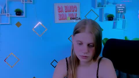 Snapshot of dina_bloom chatting on 07.12.26 dina_bloom online show from 07.12.26