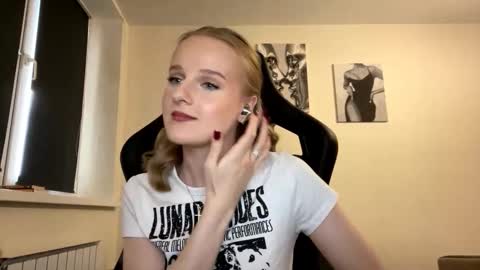 Snapshot of dinorahcoltman chatting on 12.03.25 Kate online show from 12.03.25