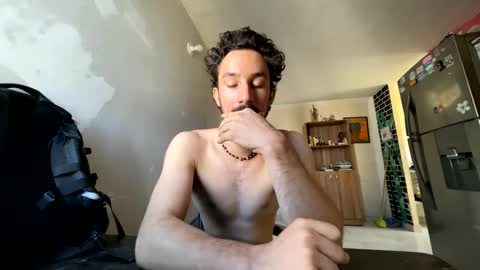 Snapshot of dioni_soe chatting on 01.12.25 Henry online show from 01.12.25