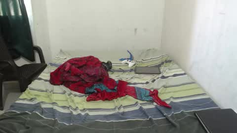 Snapshot of dioni_soe chatting on 09.14.25 Henry online show from 09.14.25