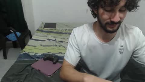 Snapshot of dioni_soe chatting on 09.19.25 Henry online show from 09.19.25