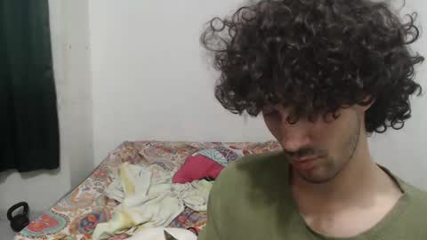 Snapshot of dioni_soe chatting on 10.04.25 Henry online show from 10.04.25