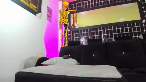 diosa aylaIndependent Model online show from 10.16.25