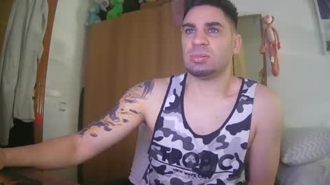Snapshot of diselobienclaro chatting on 04.22.26 diselobienclaro online show from 04.22.26
