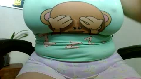 Snapshot of divadirty chatting on 10.11.25 Mari online show from 10.11.25