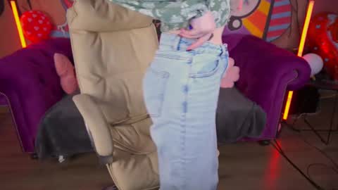 Snapshot of divinejasss chatting on 03.04.25 DivineJasss online show from 03.04.25