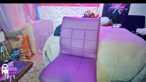 Snapshot of divynejade chatting on 12.15.24 Jade Divyne online show from 12.15.24