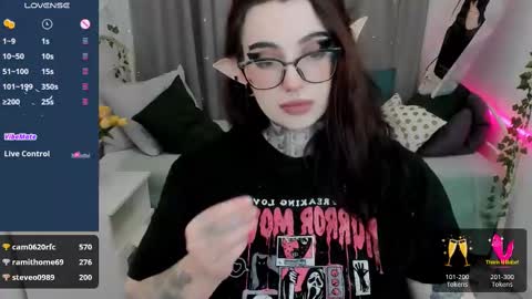 dixipixi_ online show from 02.21.25