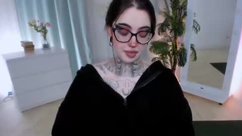 dixipixi_ online show from 06.18.26