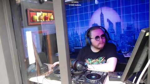 Adrian Arturo online show from 01.17.25