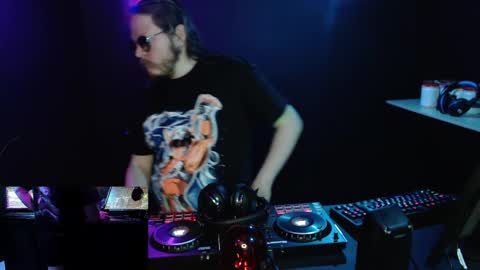 Adrian Arturo online show from 02.02.25