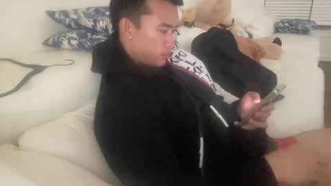 Snapshot of dlasian98 chatting on 02.14.25 DL Asian Sissy online show from 02.14.25