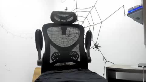 Snapshot of dmitrisanders1 chatting on 02.25.26 Maybe in pvt online show from 02.25.26