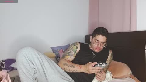 Snapshot of doll_and_sex chatting on 01.15.25 Auro and Santiago online show from 01.15.25