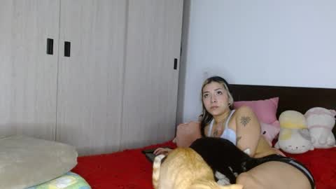 Snapshot of doll_and_sex chatting on 02.19.25 Auro and Santiago online show from 02.19.25