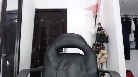 doll_dollys_ online show from 01.07.25