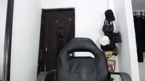 doll_dollys_ online show from 01.21.25