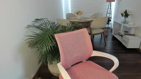 Snapshot of doll_oriana chatting on 06.25.26 doll_oriana online show from 06.25.26