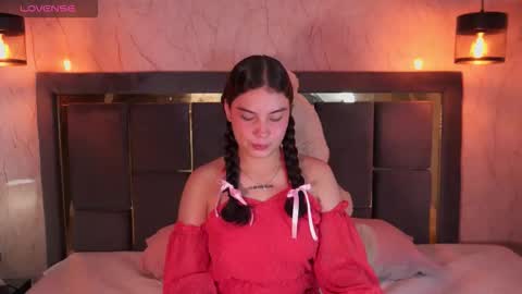 Snapshot of doll_valeria_ chatting on 11.28.25 doll_valeria_ online show from 11.28.25