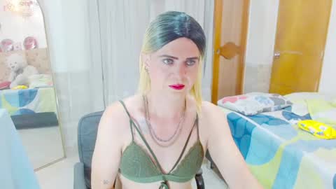 Snapshot of dolldirtyxxx1 chatting on 06.08.26 ilona online show from 06.08.26