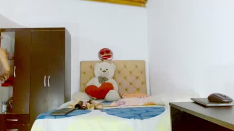 Snapshot of dolldirtyxxx1 chatting on 06.25.26 ilona online show from 06.25.26