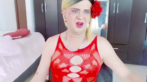 Snapshot of dolldirtyxxx1 chatting on 07.12.26 ilona online show from 07.12.26