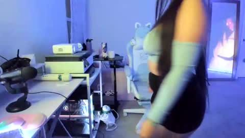 DOLLLFACE online show from 09.19.25