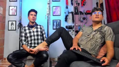 Snapshot of dom2travelers_sm chatting on 02.03.25 Diego Castell online show from 02.03.25