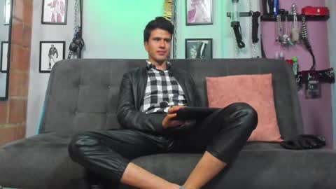 Snapshot of dom2travelers_sm chatting on 02.16.25 Diego Castell online show from 02.16.25