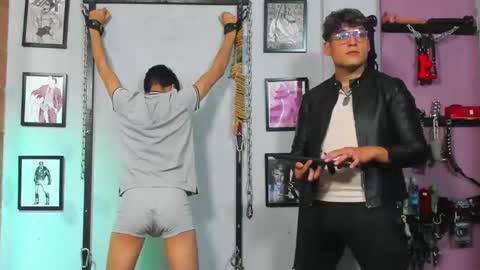 Snapshot of dom2travelers_sm chatting on 02.20.25 Diego Castell online show from 02.20.25