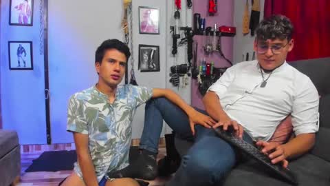 Snapshot of dom2travelers_sm chatting on 02.21.25 Diego Castell online show from 02.21.25