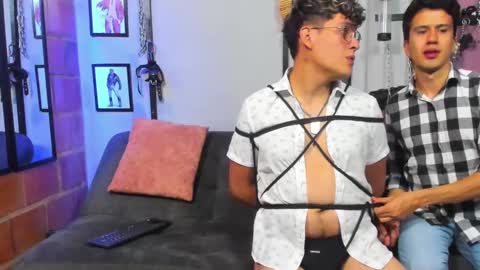 Snapshot of dom2travelers_sm chatting on 02.25.25 Diego Castell online show from 02.25.25