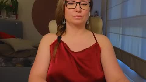 DOM MUMMY online show from 04.02.26