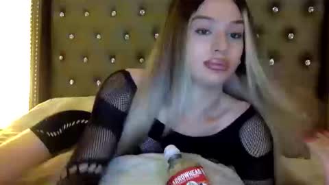 Snapshot of dominabrat chatting on 10.18.25 Marissa Rae online show from 10.18.25