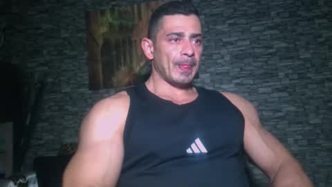 Snapshot of dominatemuscle chatting on 11.25.25 Kevin online show from 11.25.25