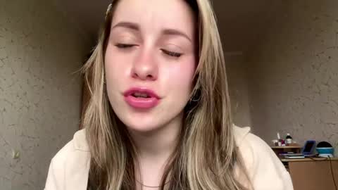 Snapshot of domingadandridge chatting on 04.02.26 Mia online show from 04.02.26