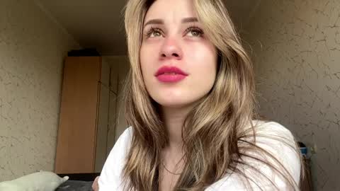 Snapshot of domingadandridge chatting on 04.04.26 Mia online show from 04.04.26