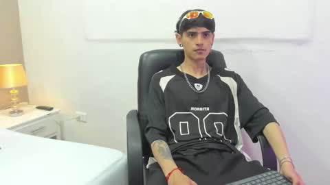 Snapshot of dominic_foox chatting on 02.07.26 Dominic foox online show from 02.07.26