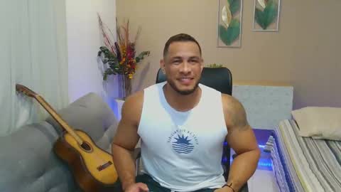 dominic_hulk1 online show from 10.04.25