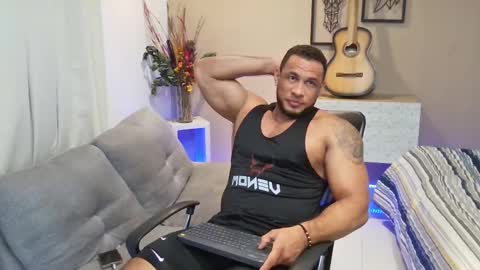 dominic_hulk1 online show from 10.14.25