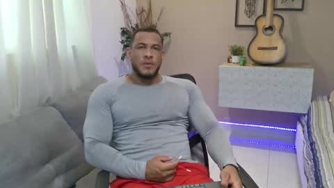 dominic_hulk1 online show from 10.23.25