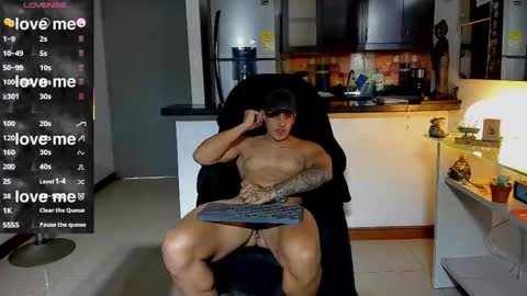 Snapshot of dominic_joness chatting on 10.05.25 SANTI independent model online show from 10.05.25